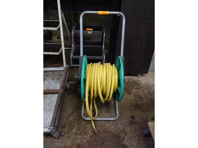 Haspel met waterslang - afbeelding 6 van  8