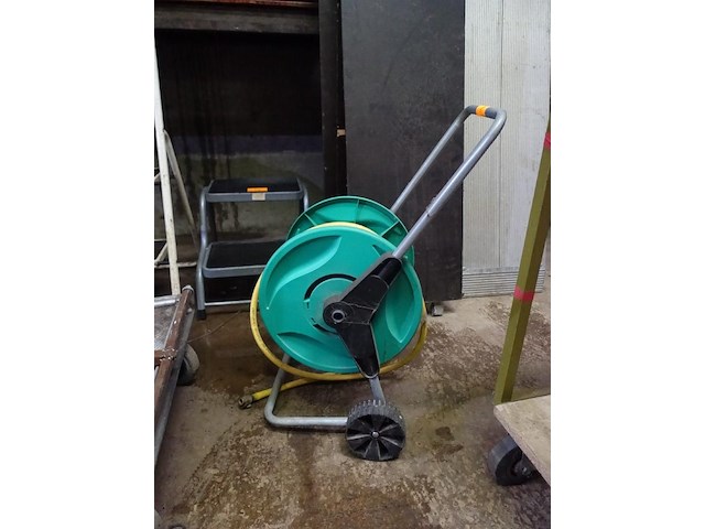 Haspel met waterslang - afbeelding 7 van  8