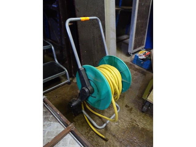 Haspel met waterslang - afbeelding 8 van  8