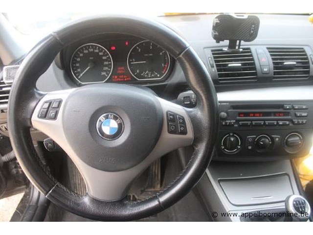 Hatchback bmw 118d, diesel, 1195cm³,90kw,1e inschr 28/2/06, wbaug310x0pu49848, 322496km, co²-uitstoot ng, euro4, kentekenbewijs i+ii, gelijkvormigheidsattest, keuring tot 16/7/24,1sleutel - afbeelding 2 van  15