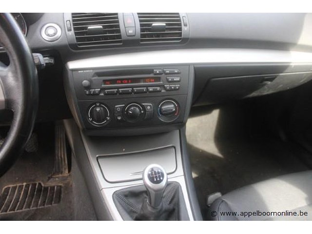 Hatchback bmw 118d, diesel, 1195cm³,90kw,1e inschr 28/2/06, wbaug310x0pu49848, 322496km, co²-uitstoot ng, euro4, kentekenbewijs i+ii, gelijkvormigheidsattest, keuring tot 16/7/24,1sleutel - afbeelding 4 van  15