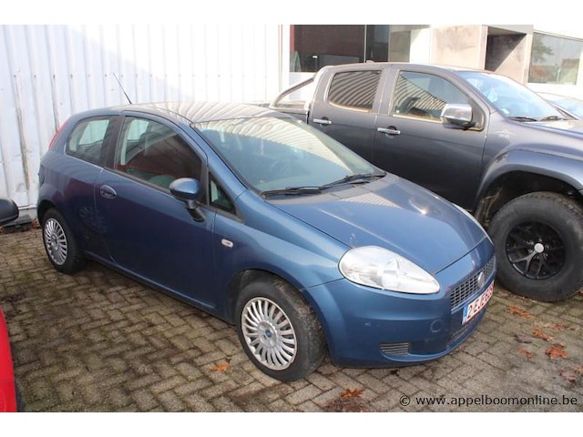 Hatchback fiat, punto, chassisnr ngk, km stand ngk, geen papieren, geen sleutel - afbeelding 1 van  5