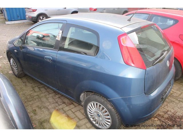 Hatchback fiat, punto, chassisnr ngk, km stand ngk, geen papieren, geen sleutel - afbeelding 3 van  5