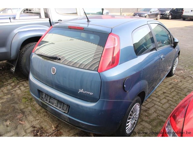 Hatchback fiat, punto, chassisnr ngk, km stand ngk, geen papieren, geen sleutel - afbeelding 4 van  5