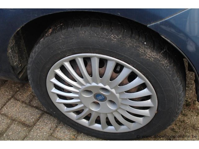 Hatchback fiat, punto, chassisnr ngk, km stand ngk, geen papieren, geen sleutel - afbeelding 5 van  5