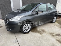 Hatchback peugeot 208 (6-11-2014 / vf3 cch mz0 et 123 543)