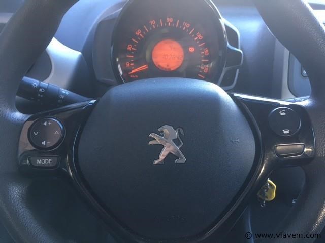 Hatchback - afbeelding 2 van  13