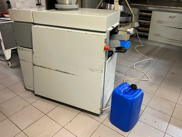 Haton deegafweger / deegdoseermachine (vermoedelijk haton) - afbeelding 6 van  11