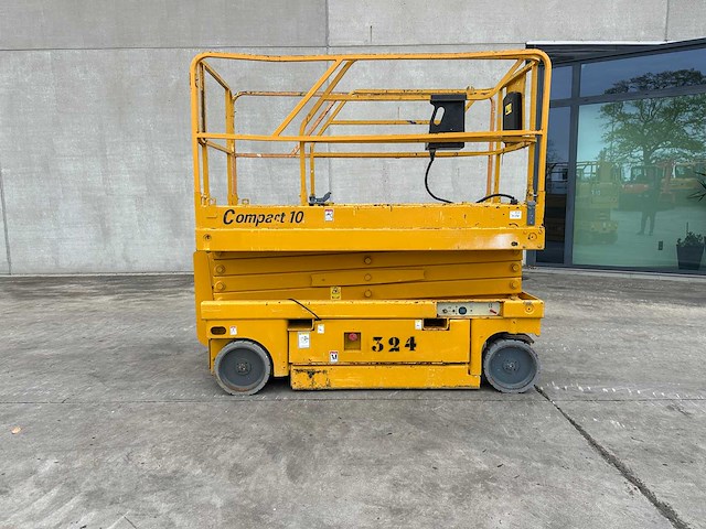 Haulotte - 2002 - compact 10 - hoogwerker - schaarlift - afbeelding 1 van  37