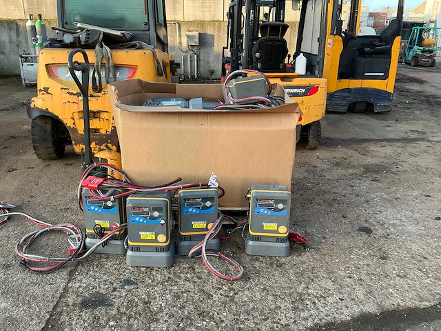 Hawker lifetech modular heftruck acculaders (22x) - afbeelding 1 van  6