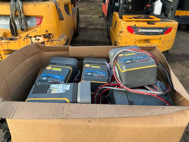 Hawker lifetech modular heftruck acculaders (22x) - afbeelding 3 van  6