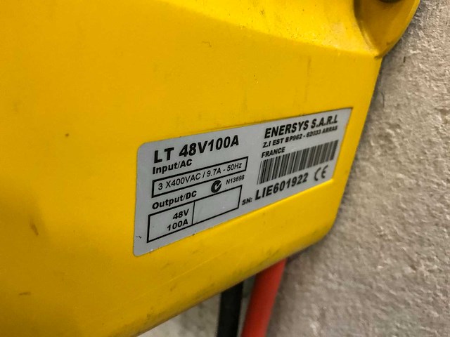 Hawker lt 48v100a accu's en laders (2x) - afbeelding 2 van  3