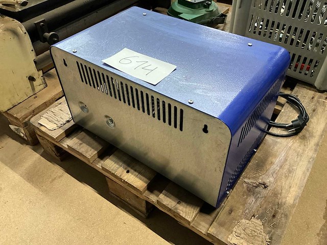 Hawker m e batterijlader - afbeelding 4 van  4