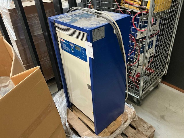 Hawker / p.b.m 8ts24/100 acculader - afbeelding 1 van  7
