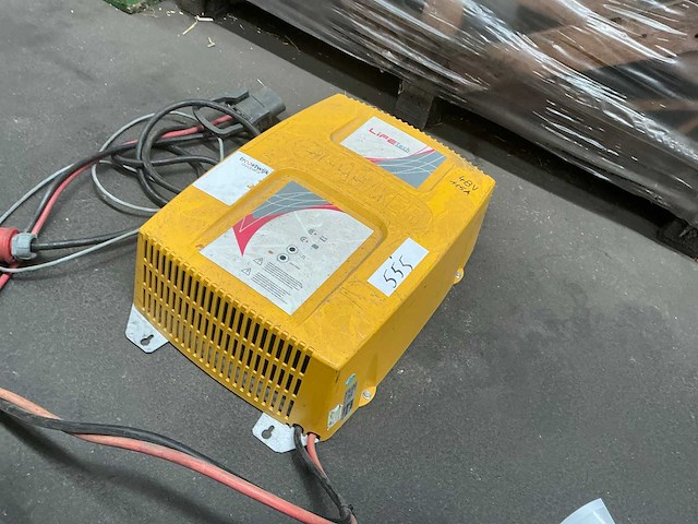 Hawker tc3 48 v 115 a accu lader - afbeelding 2 van  2