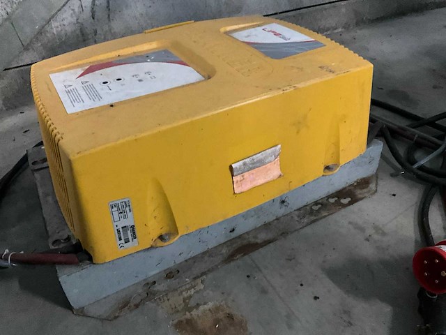 Hawker tc3 48v100a acculader - afbeelding 2 van  2