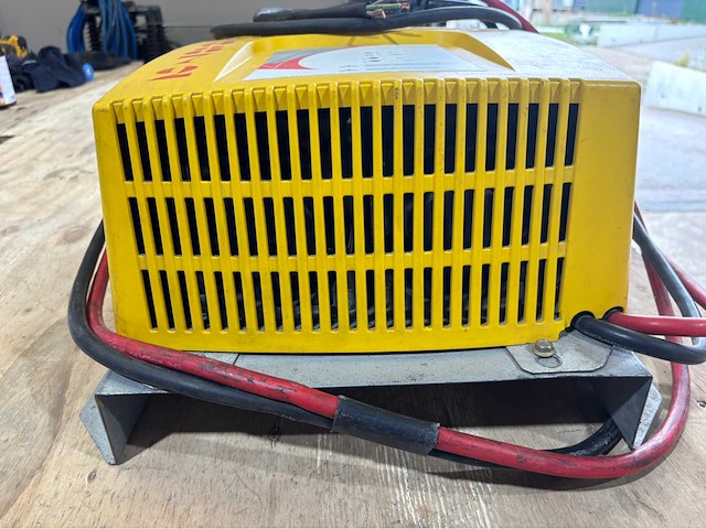 Hawker tc3 48v100a batterijlader (heftruck) - afbeelding 2 van  9