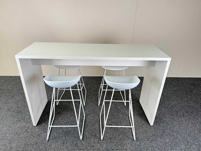 Haworth/hay - hoge vergadertafel + 4 designkrukken - vergaderset - afbeelding 1 van  3