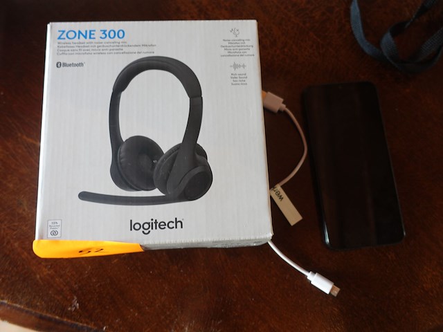 Headset logitech + gsm-toestel samsung - afbeelding 1 van  3