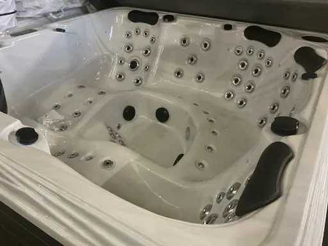 Heaven 333e jacuzzi - afbeelding 9 van  14