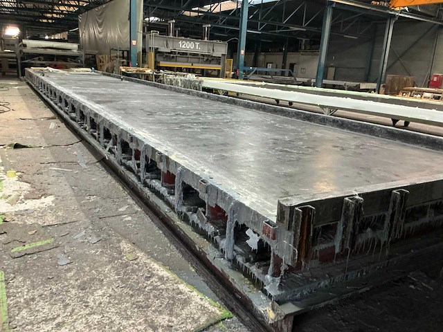 Heavy duty stalen tafel - afbeelding 7 van  14