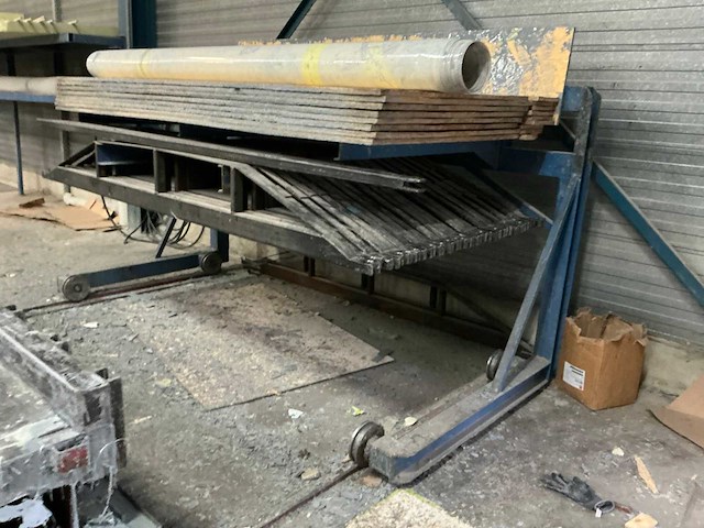 Heavy duty stalen tafel - afbeelding 12 van  14