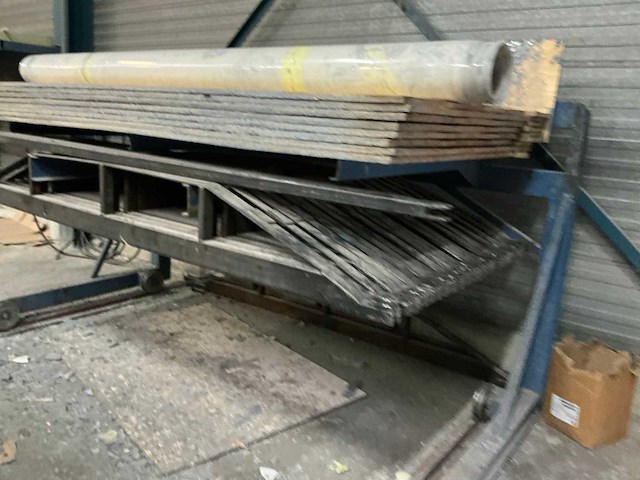 Heavy duty stalen tafel - afbeelding 13 van  14