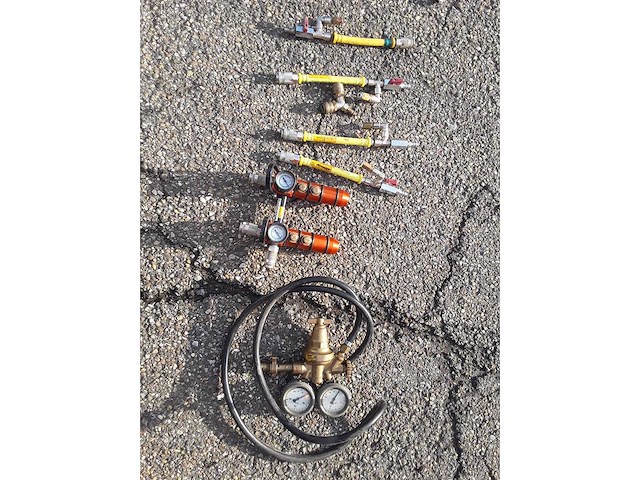 Hefkussens en toebehoren (7x) - afbeelding 1 van  3