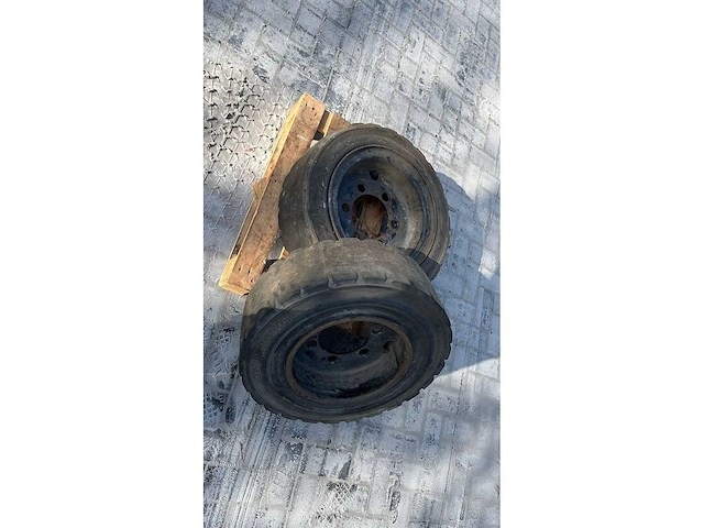 Heftruck banden - afbeelding 4 van  6