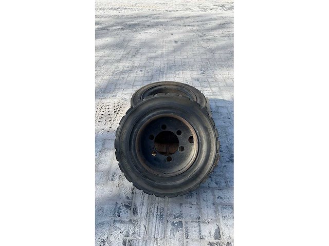 Heftruck banden - afbeelding 6 van  6