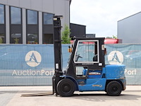 Heftruck caterpillar dp35k diesel 3500kg 4.5m 2001