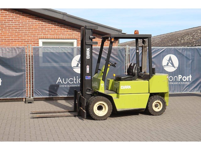Heftruck clark dpm30 diesel 3000kg 3.3m 1993 - afbeelding 1 van  1