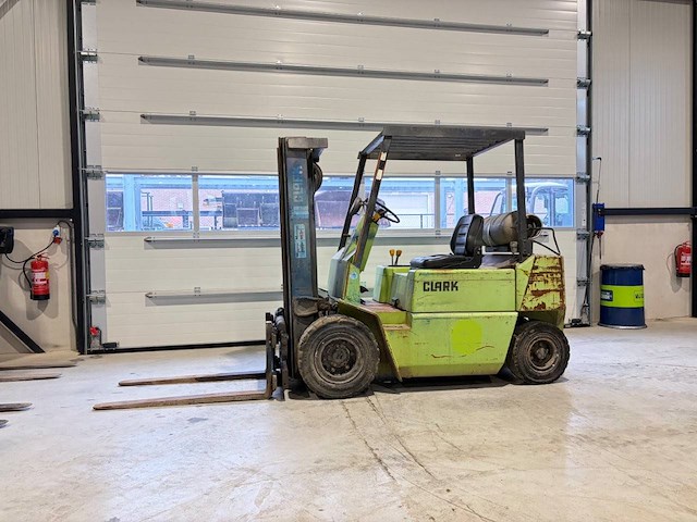 Heftruck clark gpm 25 n lpg 2500kg - afbeelding 1 van  1