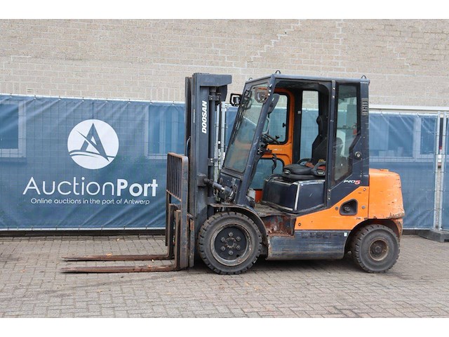 Heftruck doosan d30s-5 diesel 3000kg 4.73m 2013 - afbeelding 1 van  1
