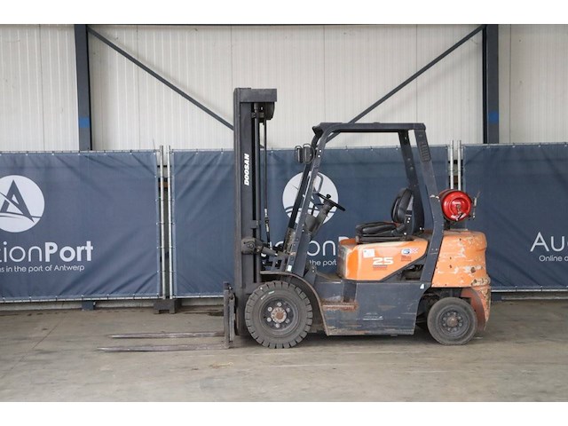 Heftruck doosan g25g-5 lpg 2500kg 5.54m 2009 - afbeelding 1 van  1