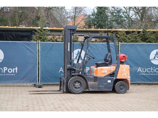 Heftruck doosan g25g-5 lpg 2500kg 5.99m - afbeelding 1 van  1