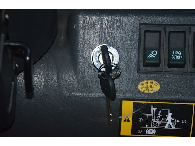 Heftruck hyundai 15l-7m serienummer hhkhhh13eg0000454 met doosklemmen - afbeelding 18 van  19