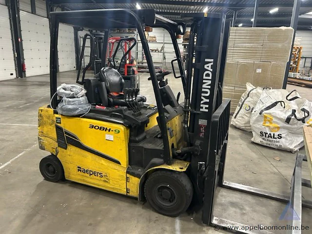 Heftruck hyundai 30bh-9, bedrijfsuren 3.216,6 u, hefvermogen 2.825 kg, bouwjaar 2015, 3.217 u, 6,5 m, tf/ts mast, elektrisch, serienummer hhhxhl93fb000128. werking niet gekend. - afbeelding 1 van  7