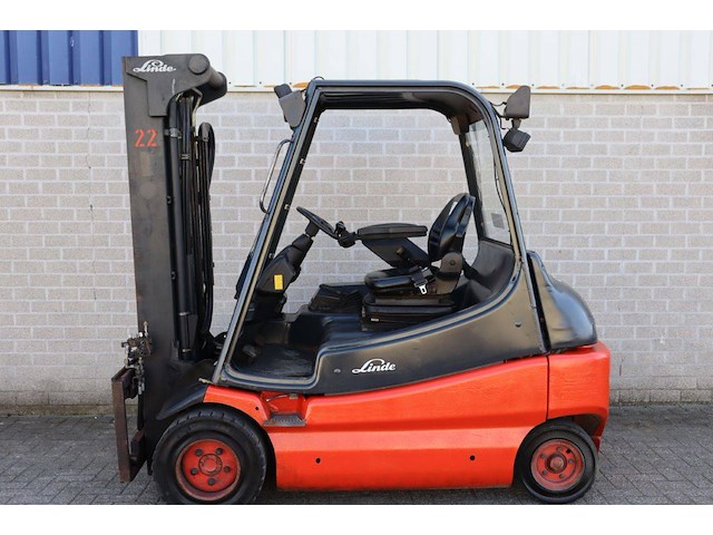 Heftruck linde e30-02 elektrisch 3000kg 2003 - afbeelding 1 van  1