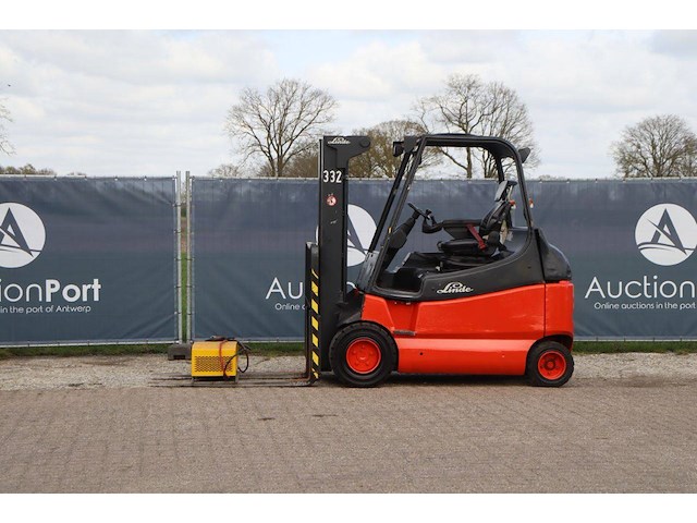 Heftruck linde e30-03-600 elektrisch 3000kg 4.45m 2005 - afbeelding 1 van  1