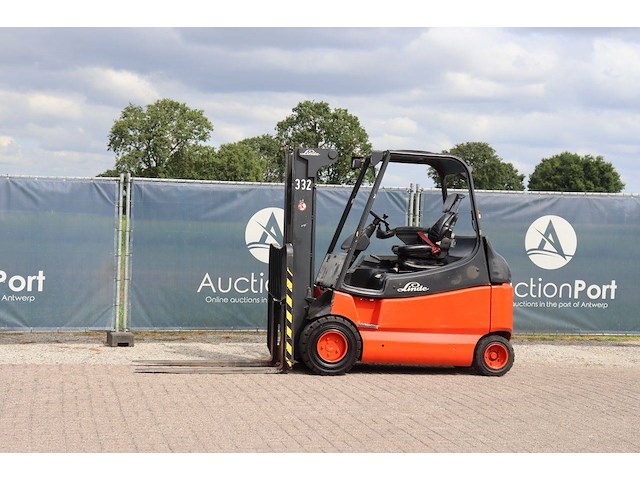 Heftruck linde e30/03/600 elektrisch 3000kg 4.45m 2005 - afbeelding 1 van  1