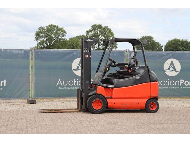 Heftruck linde e30/03/600 elektrisch 3000kg 4.5m 2005 - afbeelding 1 van  1