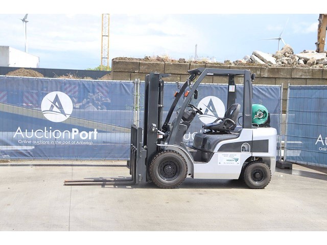 Heftruck nissan ebt-p1f2 lpg 2450kg 3.0m 2013 - afbeelding 1 van  1