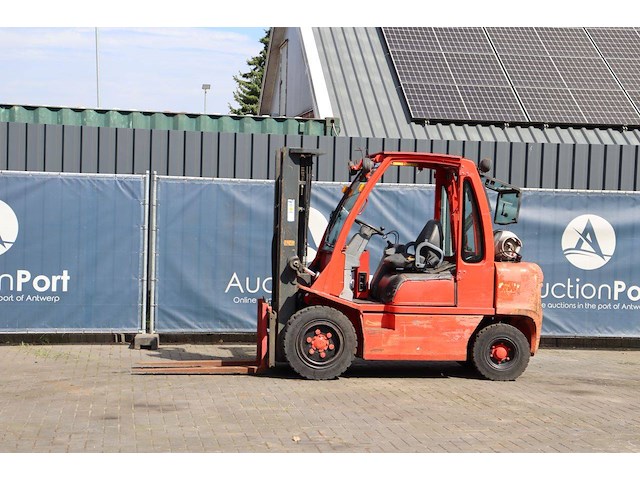 Heftruck nissan ugd02a30pq lpg 3000kg 4.75m 2003 - afbeelding 1 van  1