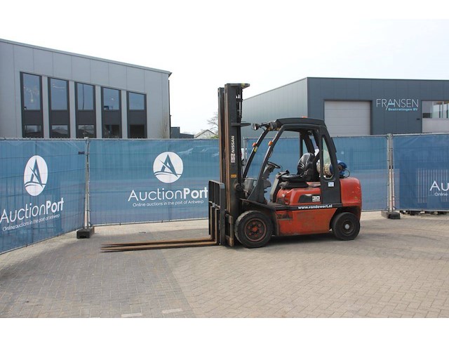Heftruck nissan ugd02a30pq lpg 3000kg 6.0m 2002 - afbeelding 1 van  1