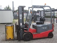 Heftruck nyk-nichiyu fpc25pn elektrisch 2500kg 4.7m 2007