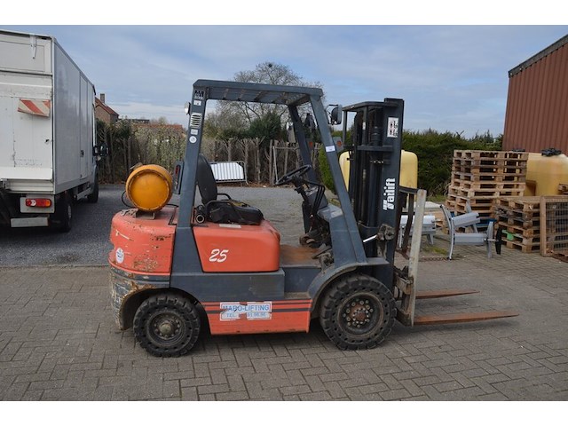 Heftruck tailift op gas met sideshift model fg 25, bouwjaar 2001 - afbeelding 2 van  17