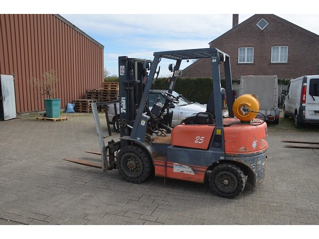 Heftruck tailift op gas met sideshift model fg 25, bouwjaar 2001 - afbeelding 7 van  17