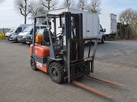 Heftruck tailift op gas met sideshift model fg 25, bouwjaar 2001