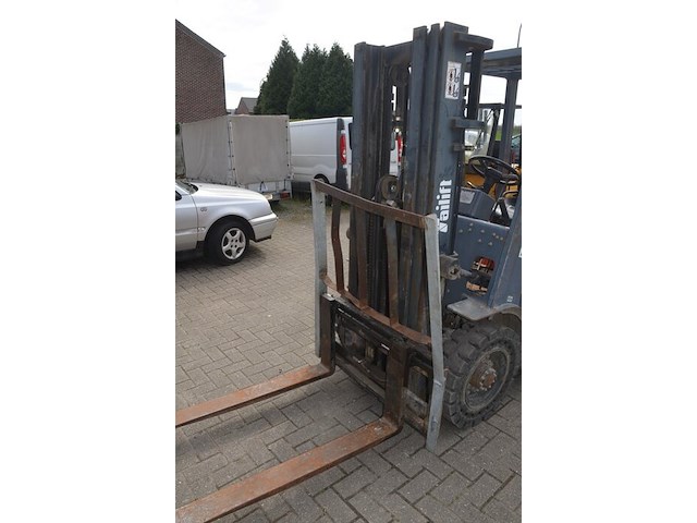 Heftruck tailift op gas met sideshift model fg 25, bouwjaar 2001 - afbeelding 10 van  17